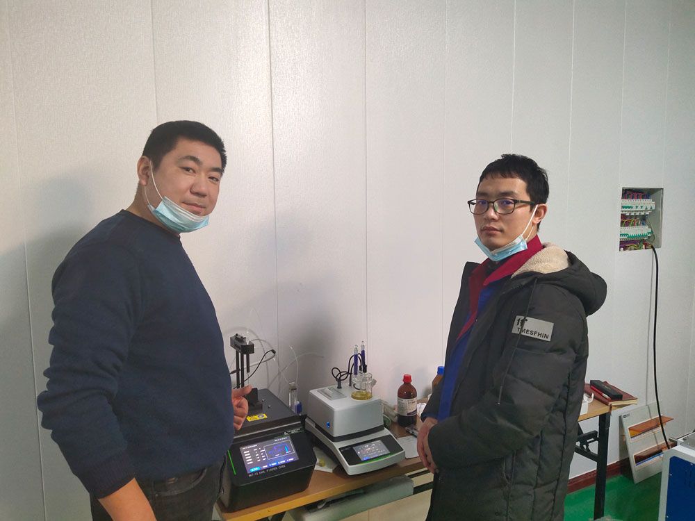维科美拓卡尔费休水分测定仪和热变形维卡软化点温度测定仪在河北华密新材科技股份的应用 客户现场