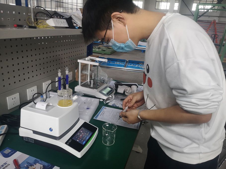 维科美拓WKT-A9精湛型卡尔费休水分测定仪在南京思来机器人的应用案例 客户现场