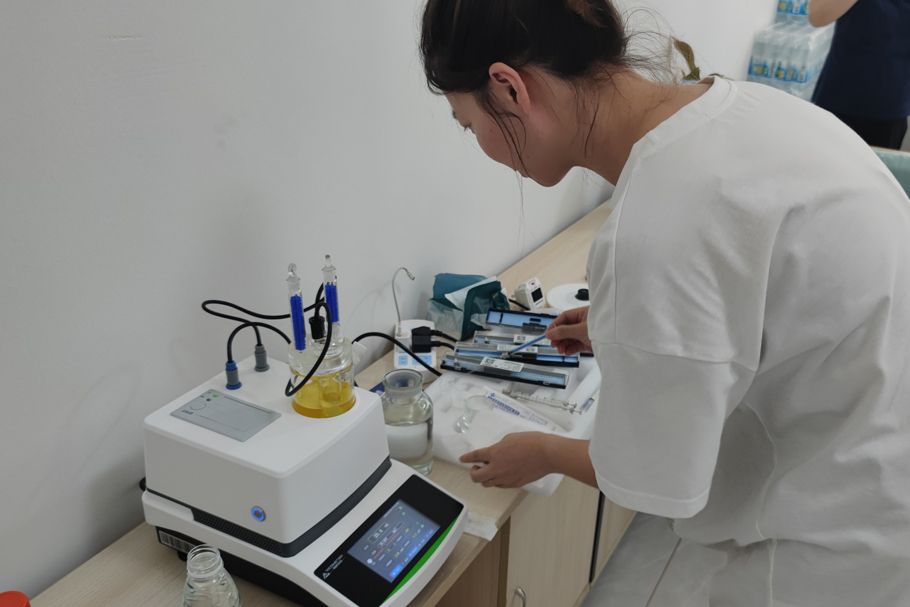 维科美拓WKT-A9精湛型卡尔费休水分测定仪在江苏亚威变压器的应用 客户现场