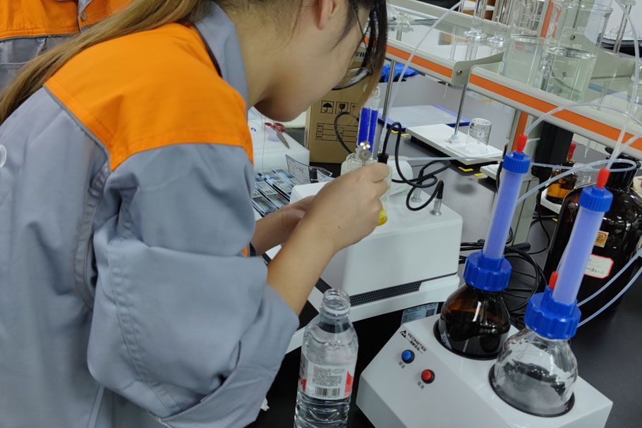 维科美拓WKT-A9卡尔费休水分测定仪在南京艾普拉斯生物科技有限公司的应用 客户现场